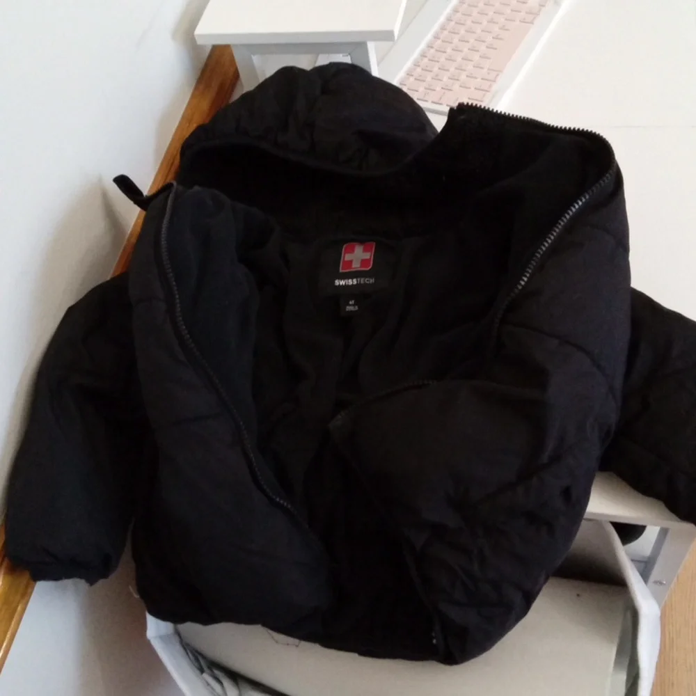 SwissTech Kids Black Hooded Puffer Jacket Coat Warm Winter Size 4T